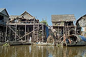 Tonle Sap - Kampong Phluk floating village - stilted houses